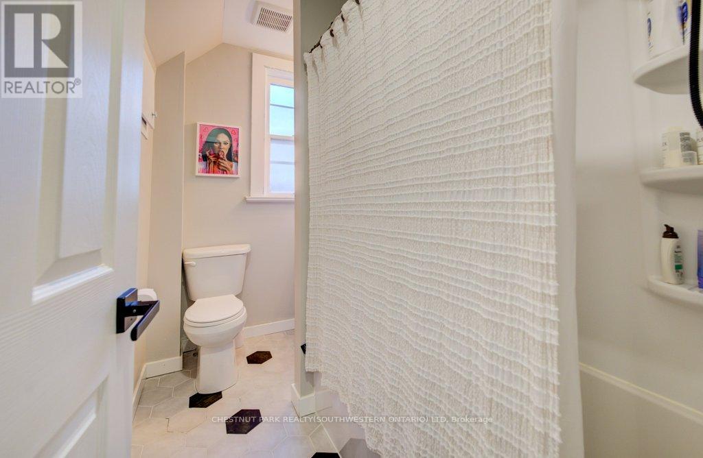 8 Spring Street E, Waterloo, Ontario  N2J 2L8 - Photo 27 - X13032832