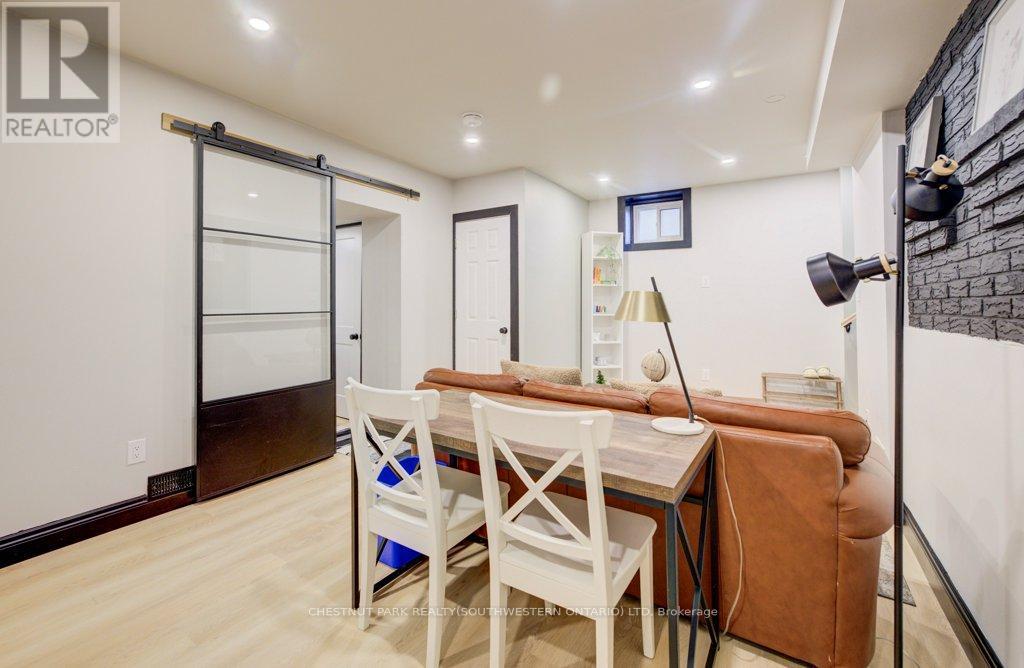 8 Spring Street E, Waterloo, Ontario  N2J 2L8 - Photo 38 - X13032832