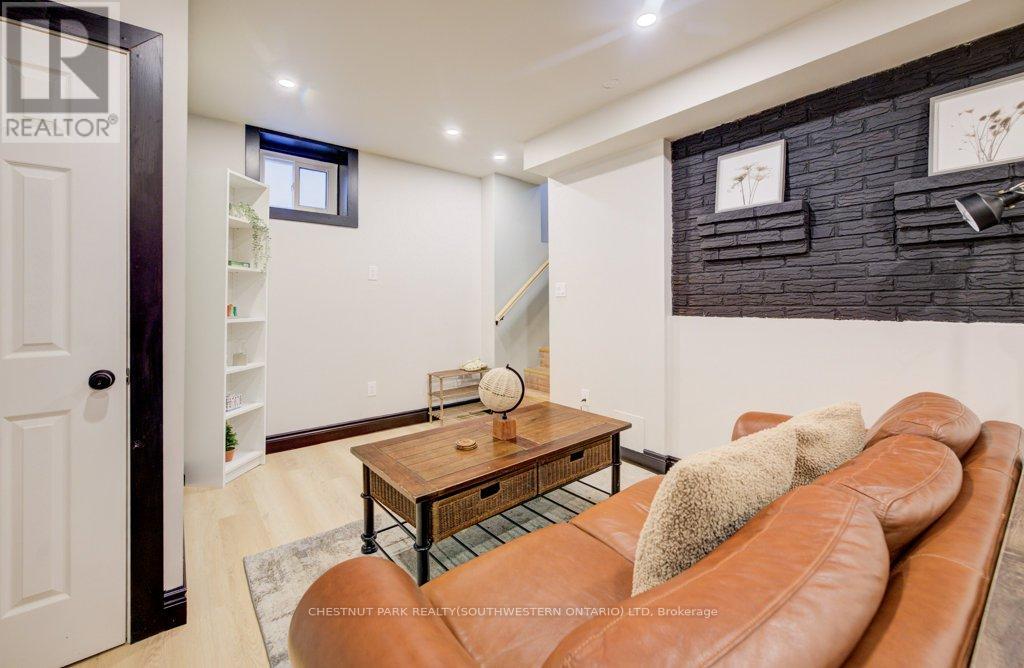 8 Spring Street E, Waterloo, Ontario  N2J 2L8 - Photo 39 - X13032832