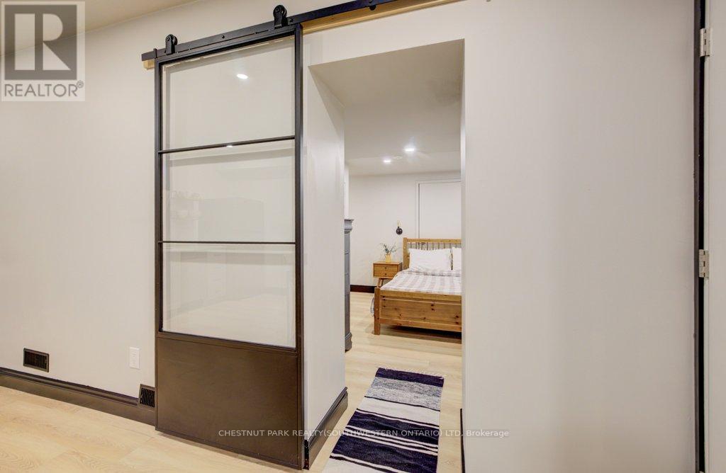 8 Spring Street E, Waterloo, Ontario  N2J 2L8 - Photo 40 - X13032832