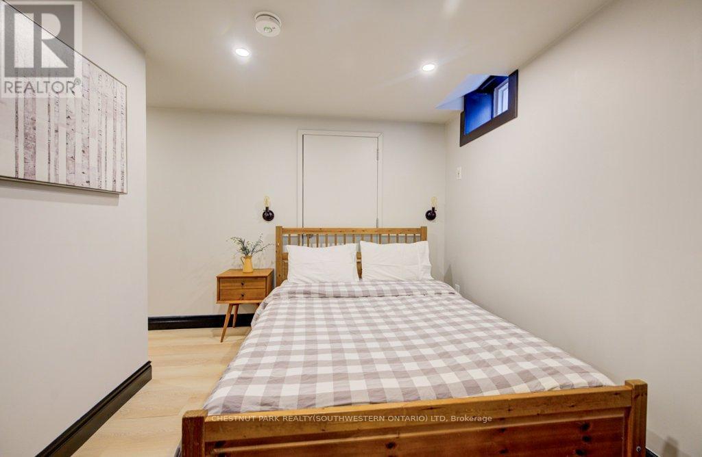 8 Spring Street E, Waterloo, Ontario  N2J 2L8 - Photo 41 - X13032832