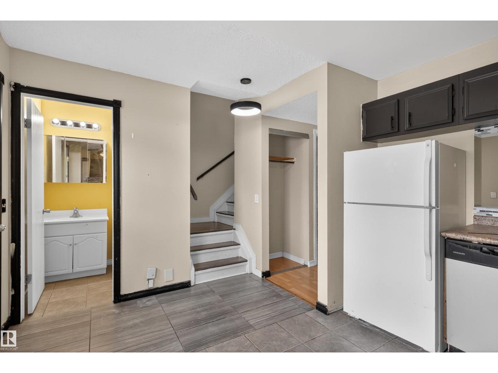 3301 139 Av NW, Edmonton, Alberta  T5Y 1T2 - Photo 4 - E4478349