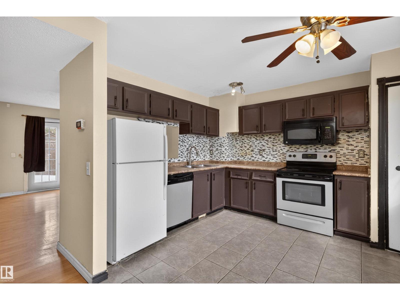 3301 139 Av NW, Edmonton, Alberta  T5Y 1T2 - Photo 2 - E4478349