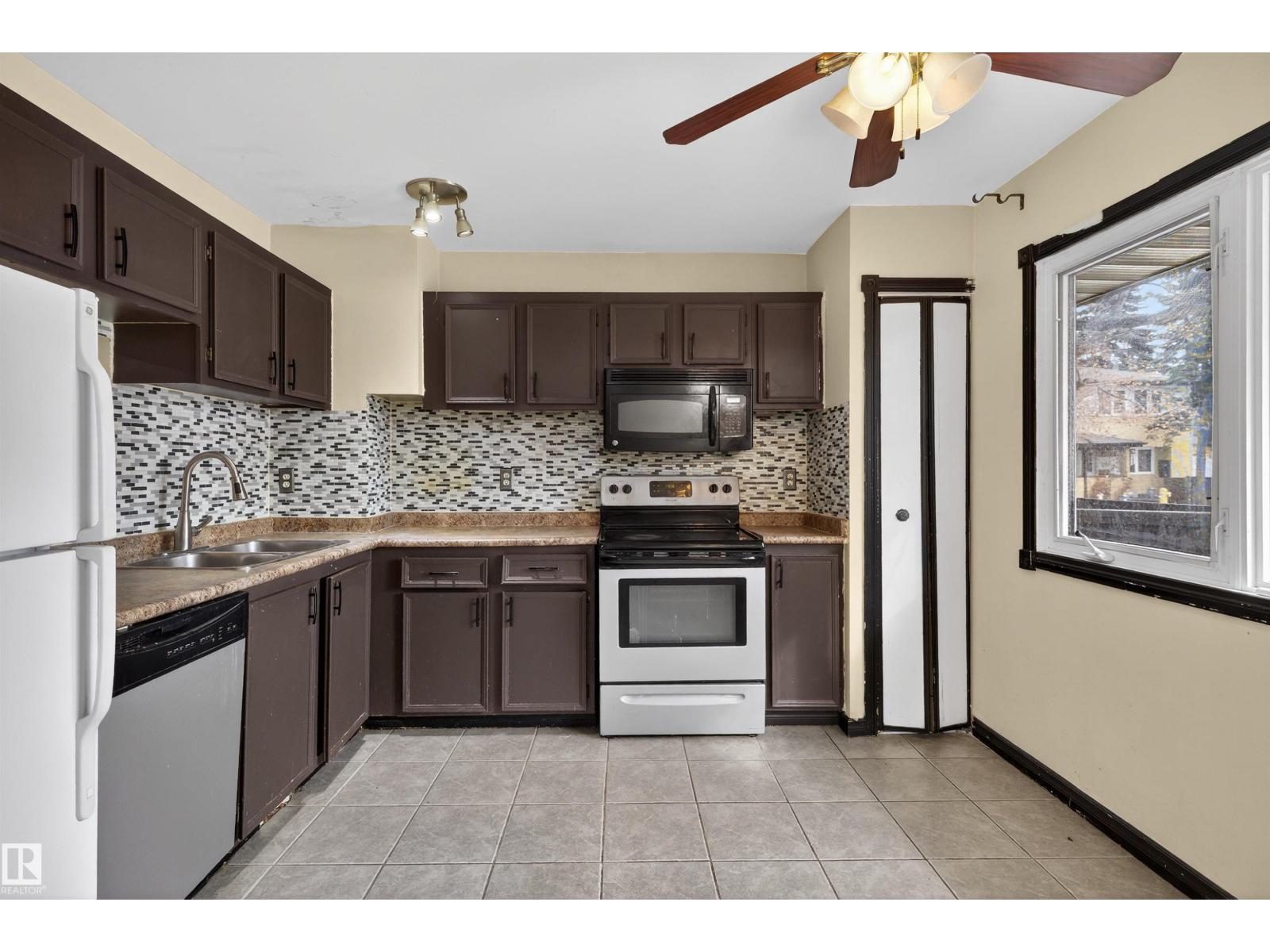 3301 139 Av NW, Edmonton, Alberta  T5Y 1T2 - Photo 3 - E4478349