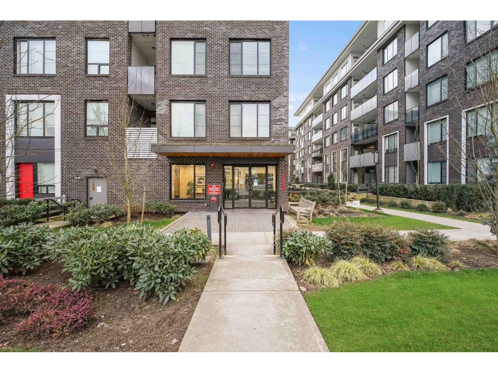 501 15858 FRASER HIGHWAY, Surrey, British Columbia