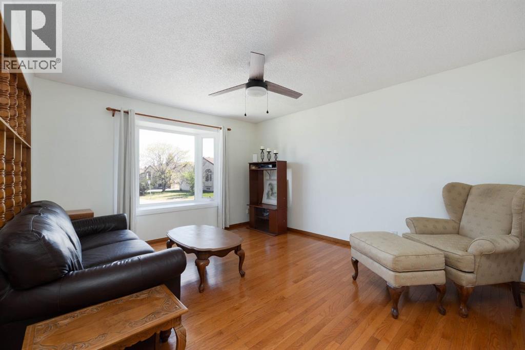 173 Oaks Crescent, Fort Mcmurray, Alberta  T9K 1P9 - Photo 4 - A2292937