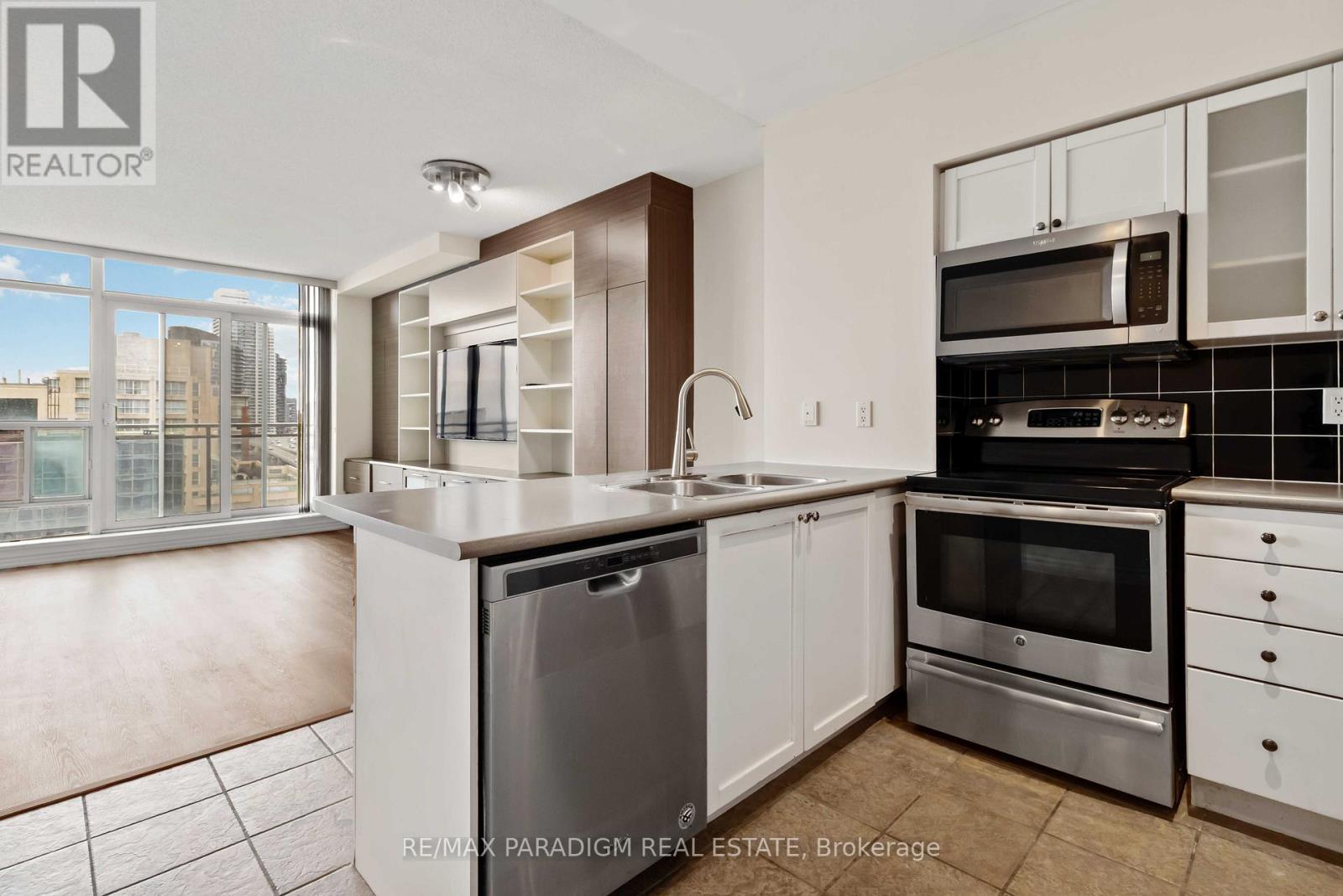 1017 - 410 Queens Quay W, Toronto, Ontario  M5V 3T1 - Photo 11 - C13032848