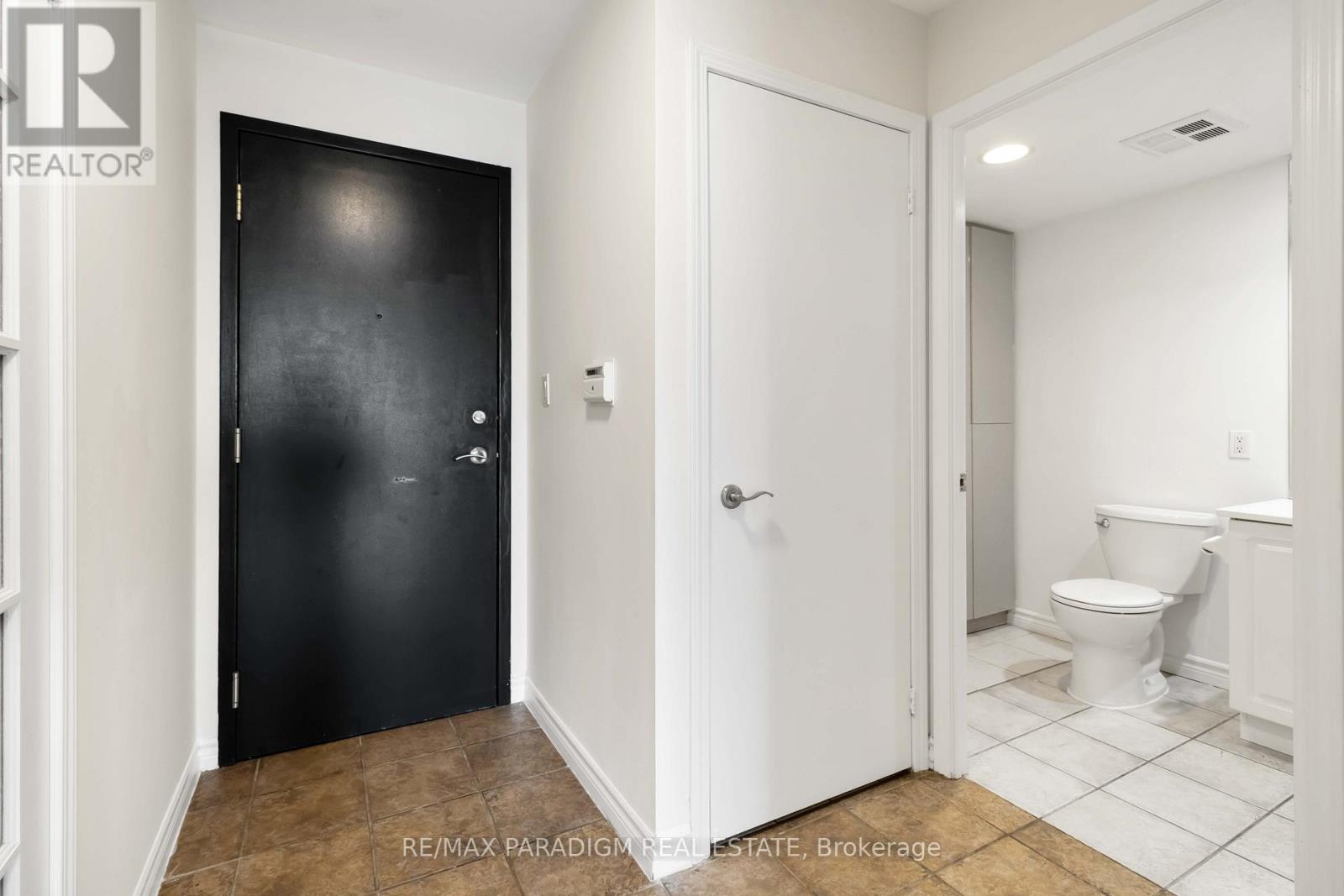 1017 - 410 Queens Quay W, Toronto, Ontario  M5V 3T1 - Photo 6 - C13032848