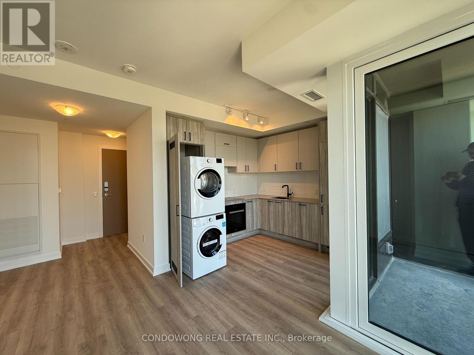 1804 - 5 QUARRINGTON LANE, Toronto, Ontario