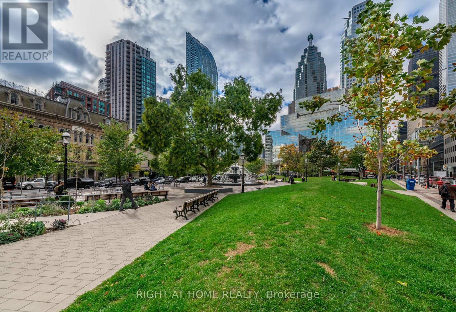 905 - 30 Church Street, Toronto, Ontario  M5E 1S7 - Photo 2 - C13032966