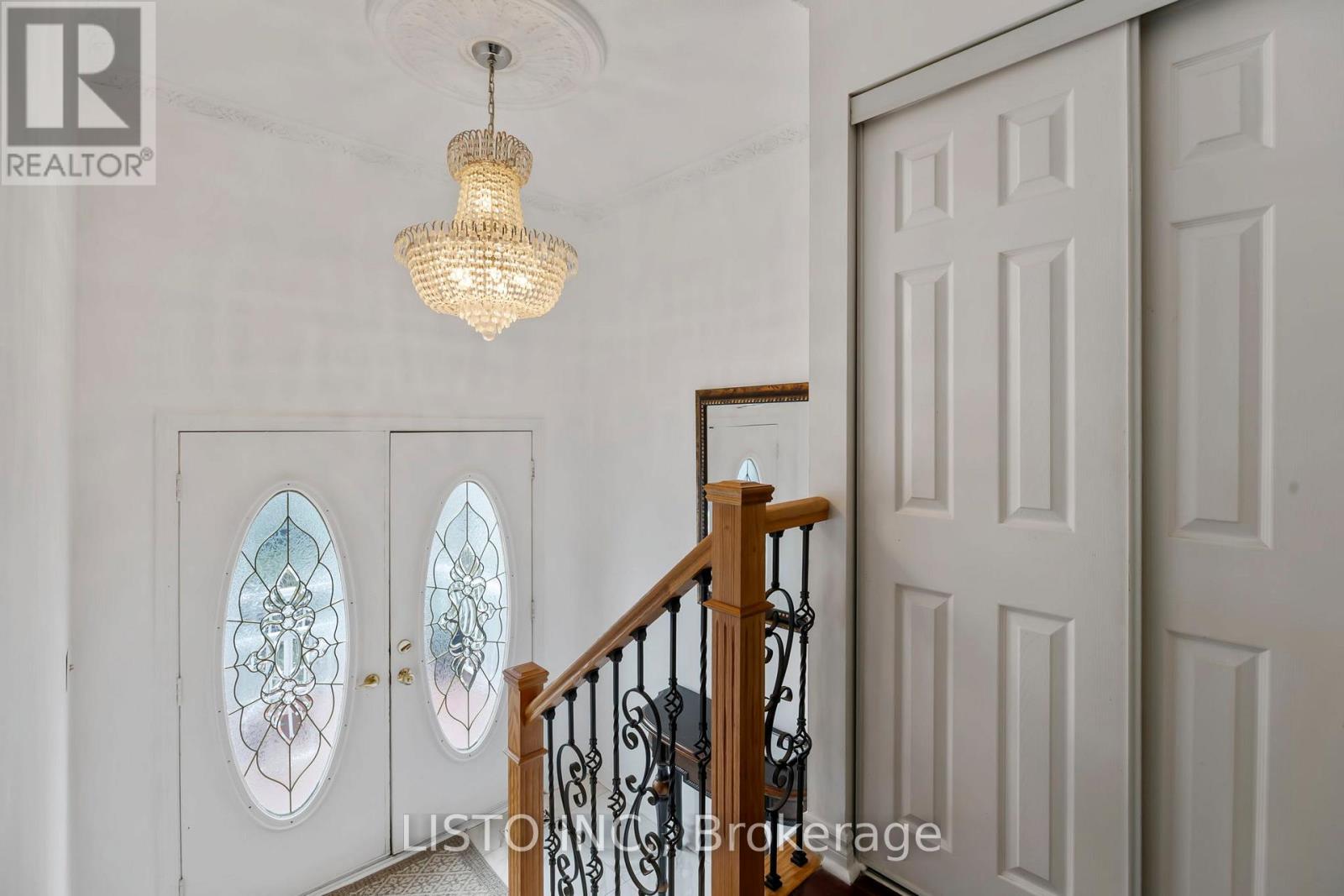 43 Robbinstone Drive, Toronto, Ontario  M1B 2C4 - Photo 5 - E13032918