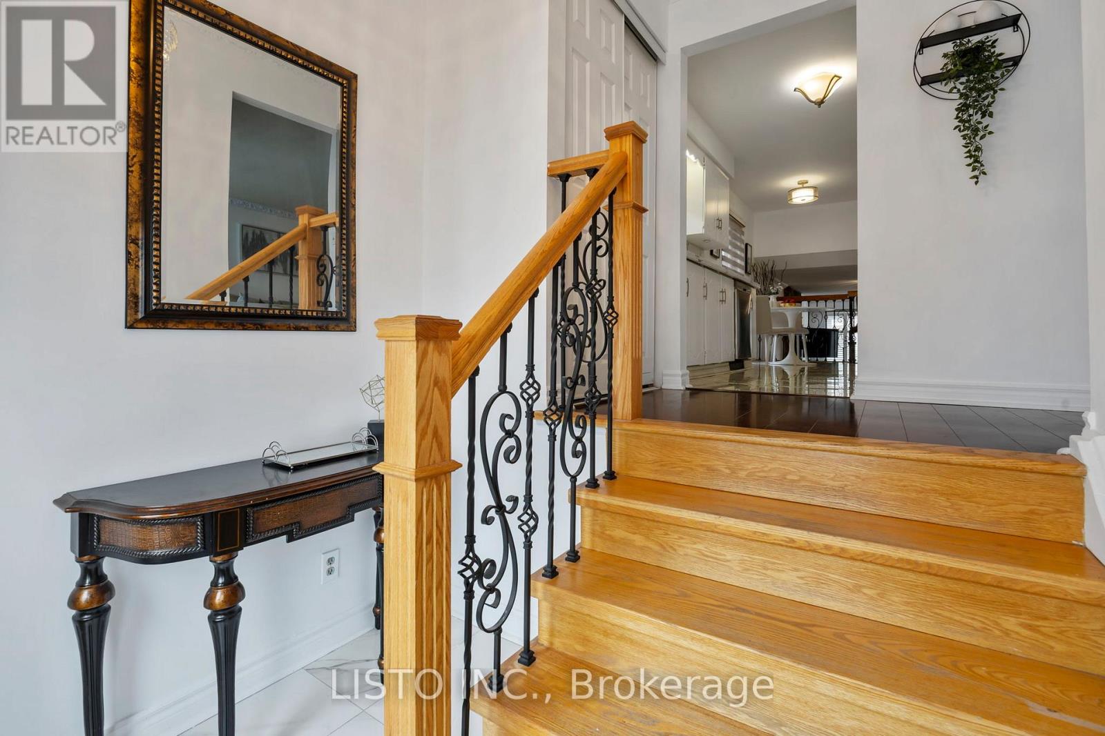 43 Robbinstone Drive, Toronto, Ontario  M1B 2C4 - Photo 6 - E13032918