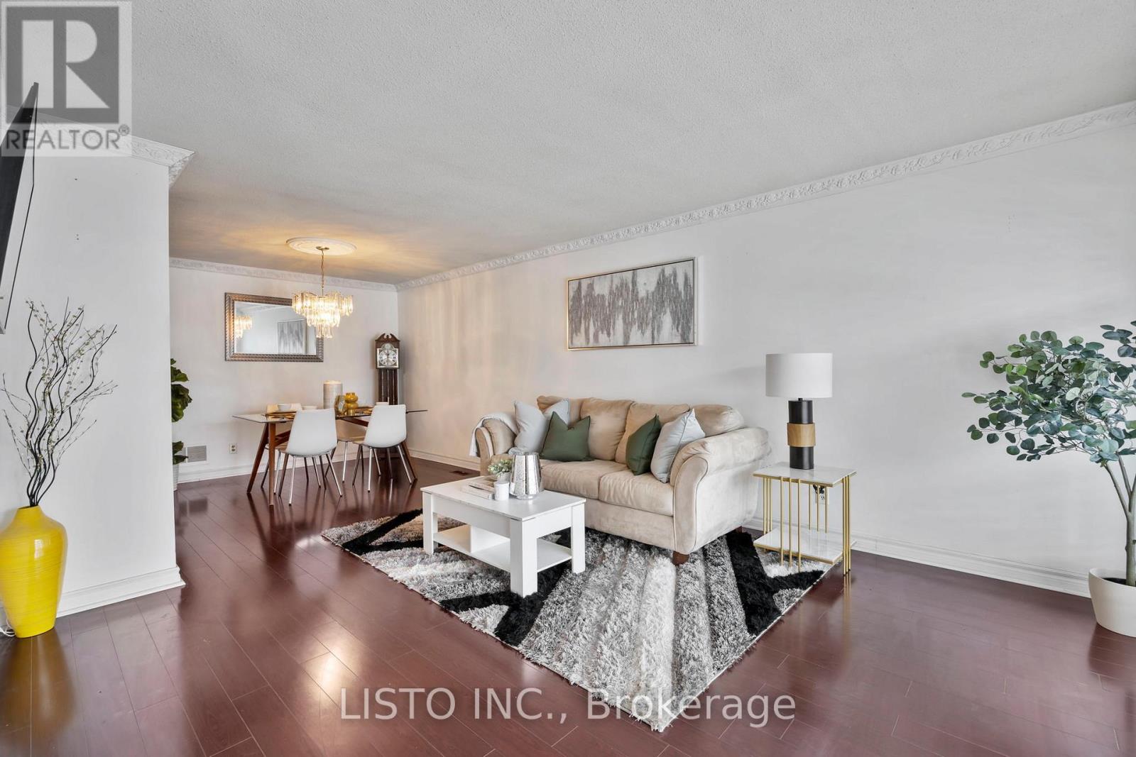 43 Robbinstone Drive, Toronto, Ontario  M1B 2C4 - Photo 7 - E13032918