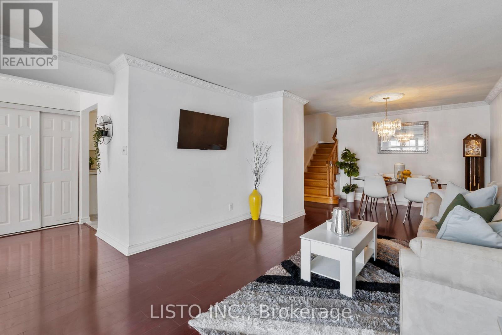 43 Robbinstone Drive, Toronto, Ontario  M1B 2C4 - Photo 8 - E13032918