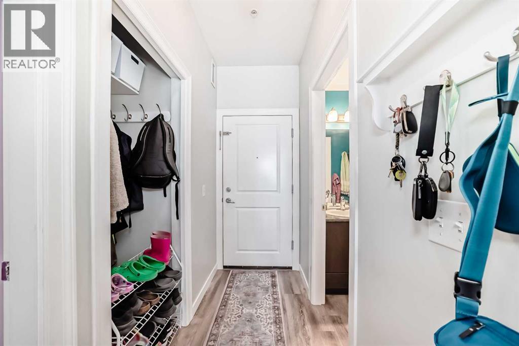 101, 117 Copperpond Common Se, Calgary, Alberta  T2Z 5E2 - Photo 5 - A2302487