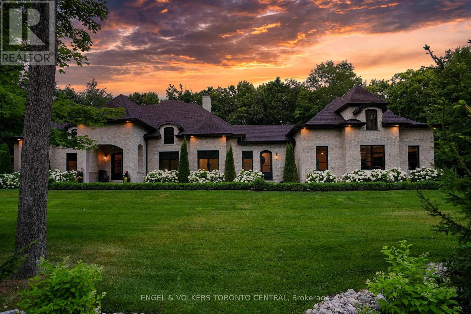 7 APTO COURT, Springwater, Ontario