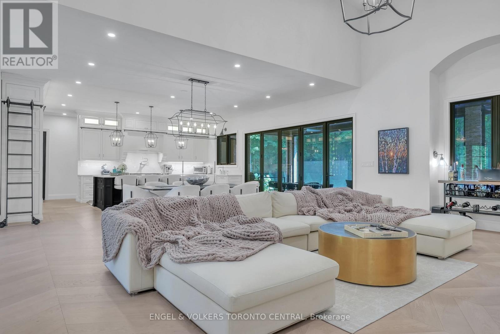 7 Apto Court, Springwater, Ontario  L0L 2K0 - Photo 14 - S13032964