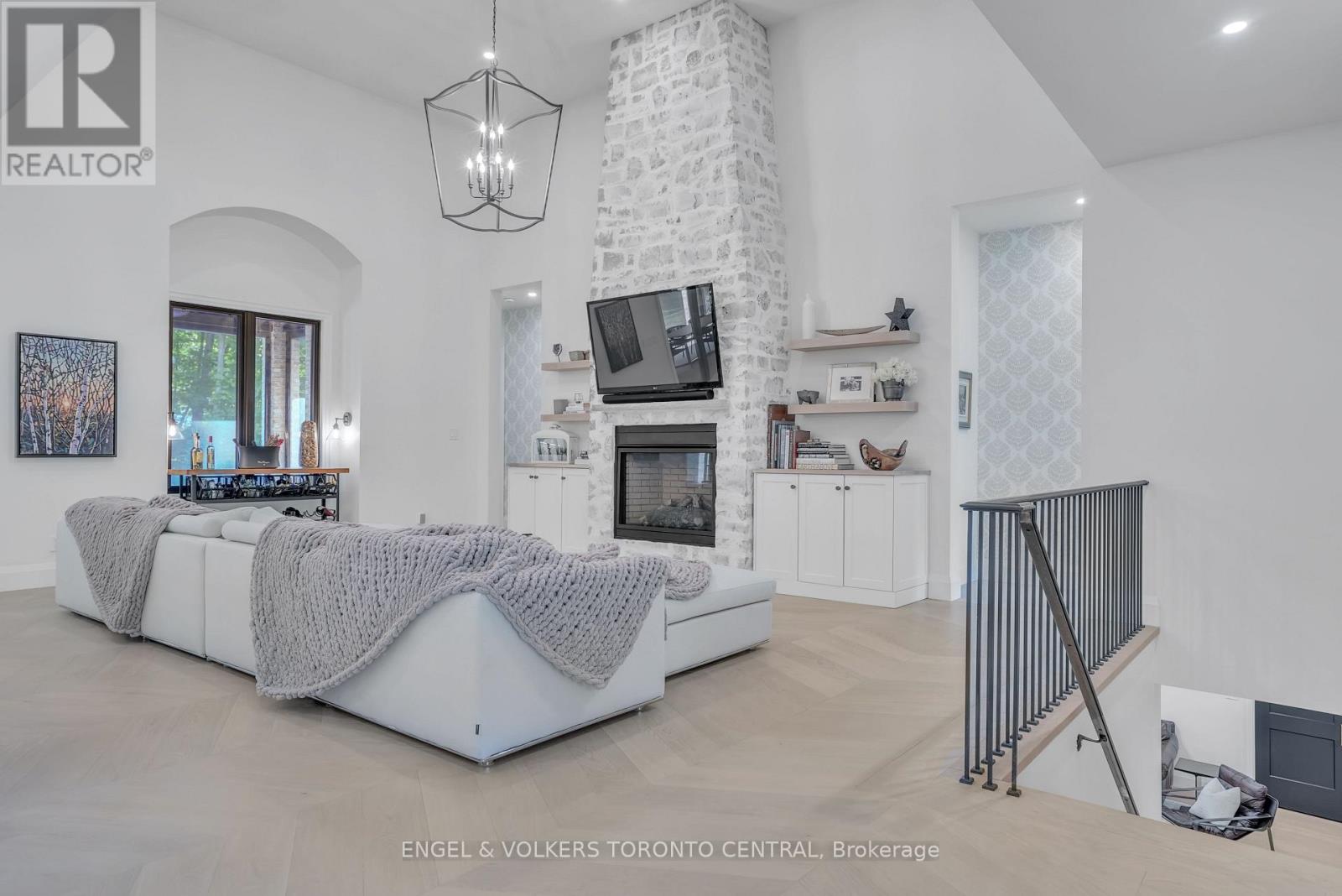 7 Apto Court, Springwater, Ontario  L0L 2K0 - Photo 16 - S13032964