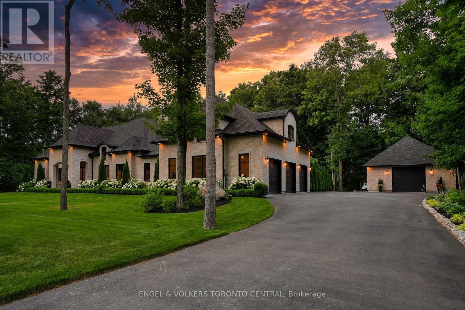 7 Apto Court, Springwater, Ontario  L0L 2K0 - Photo 2 - S13032964