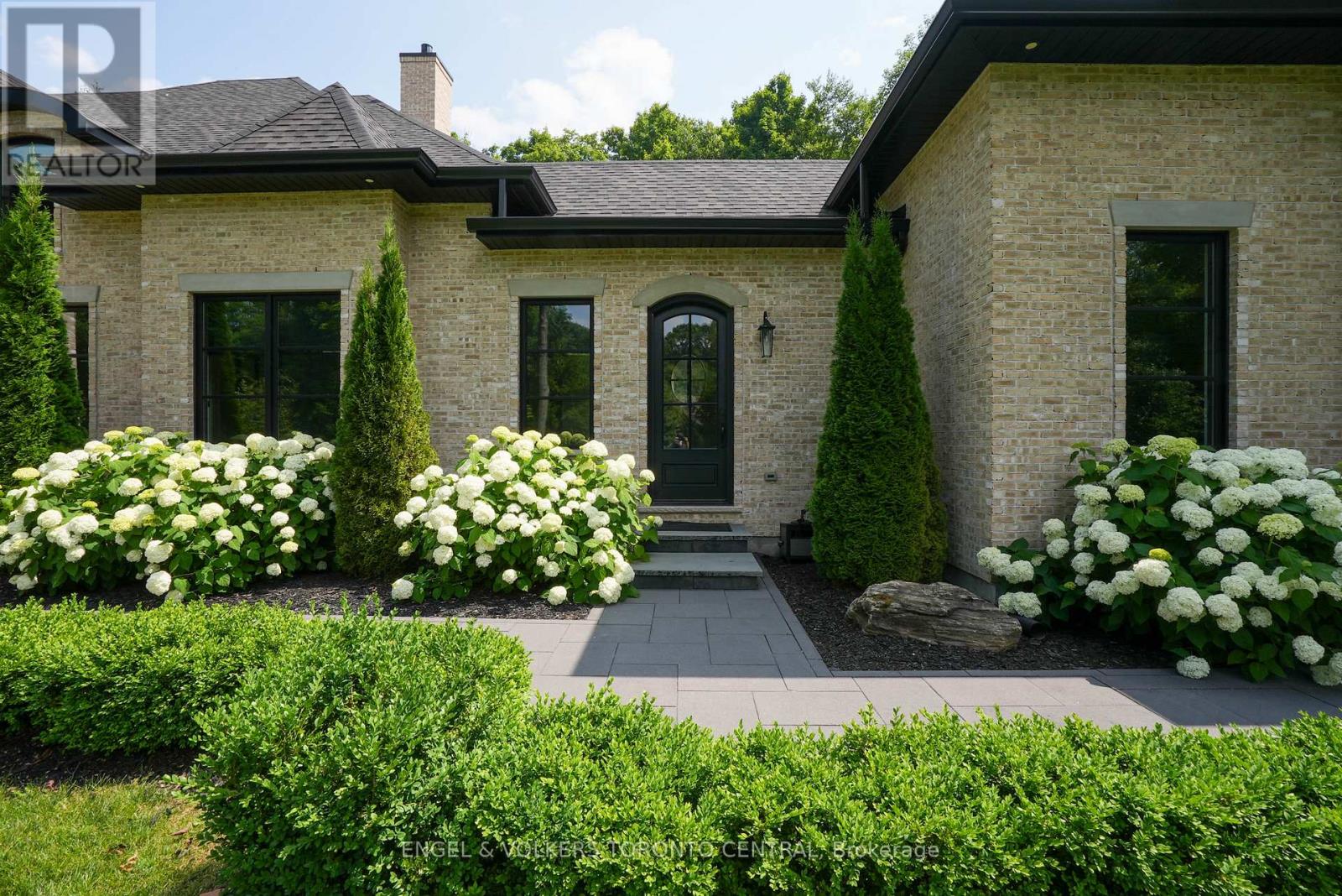 7 Apto Court, Springwater, Ontario  L0L 2K0 - Photo 3 - S13032964