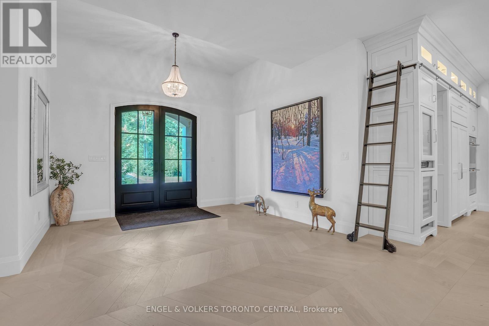 7 Apto Court, Springwater, Ontario  L0L 2K0 - Photo 4 - S13032964