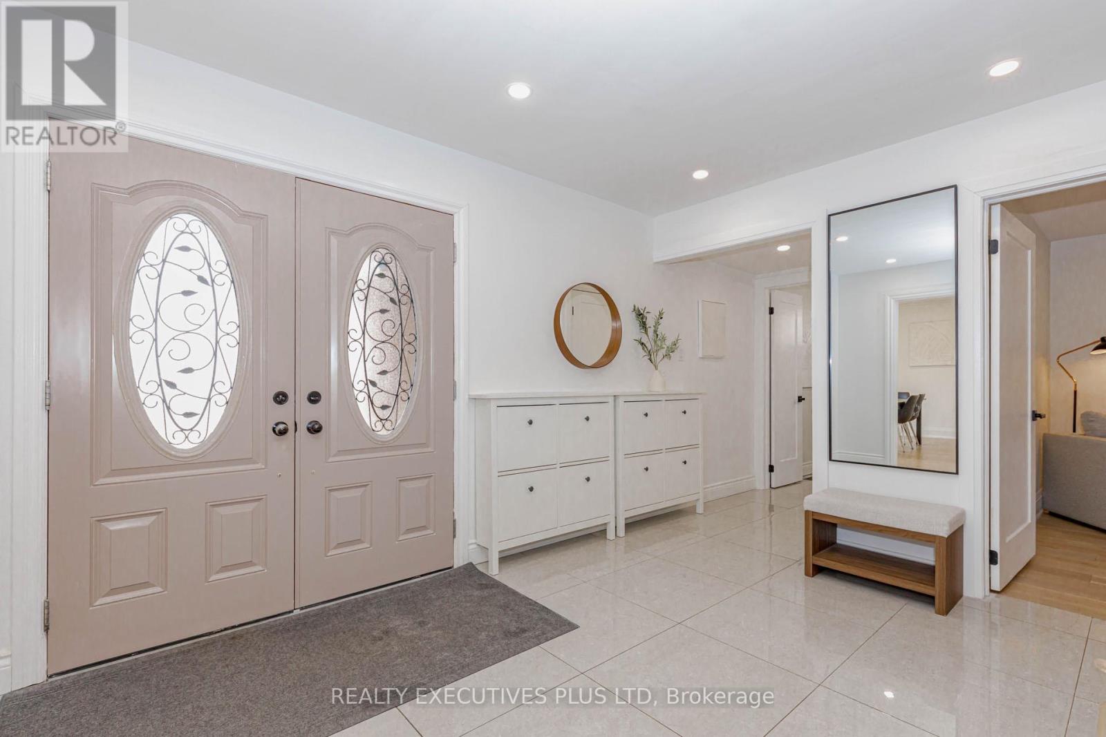 68 Leander Street, Brampton (Westgate), Ontario  L6S 3M7 - Photo 4 - W13032914