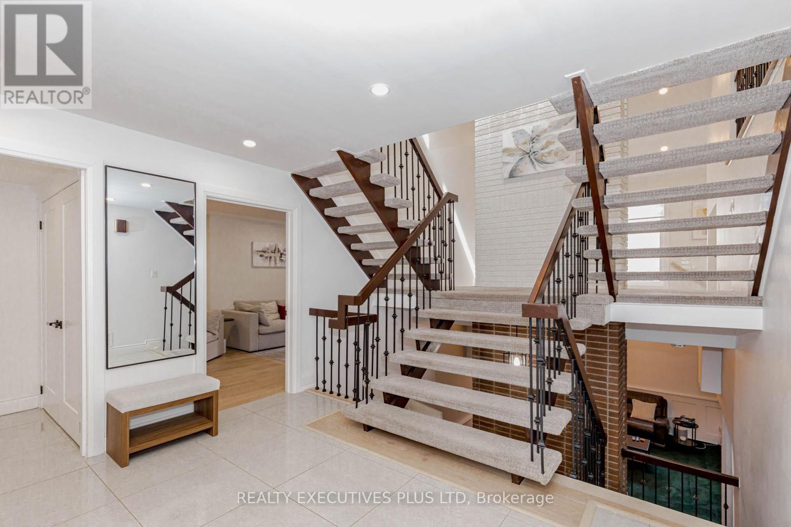 68 Leander Street, Brampton (Westgate), Ontario  L6S 3M7 - Photo 5 - W13032914