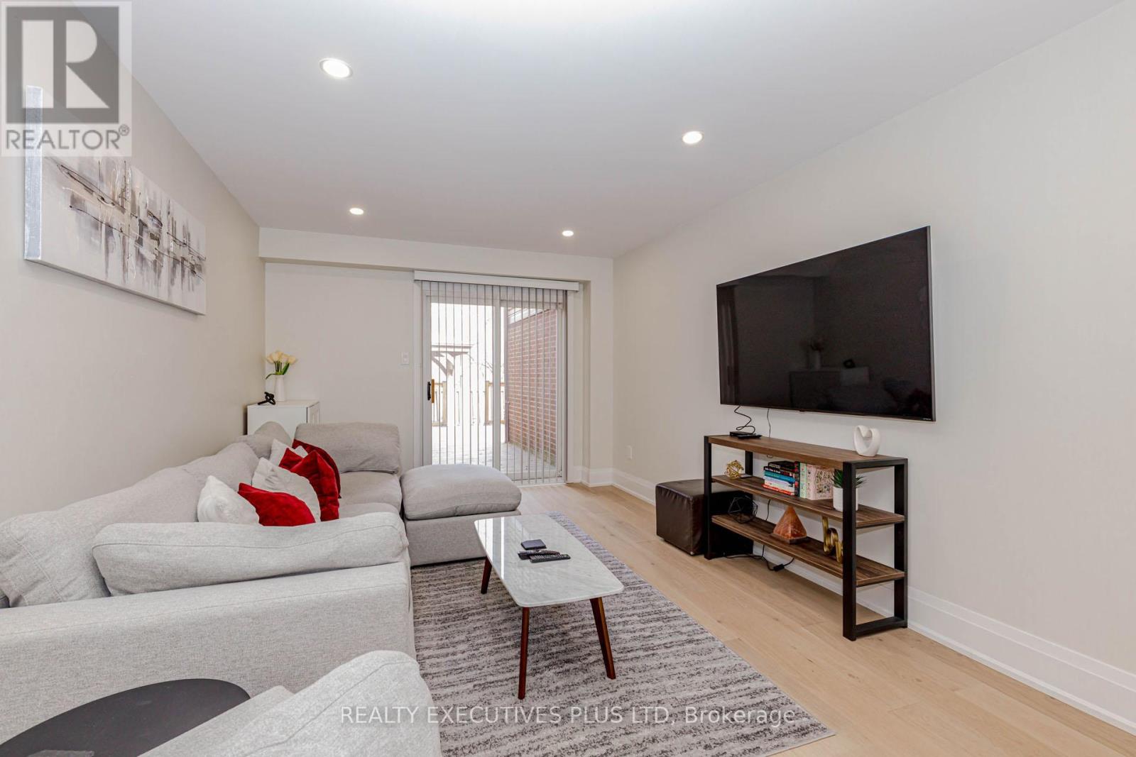 68 Leander Street, Brampton (Westgate), Ontario  L6S 3M7 - Photo 9 - W13032914