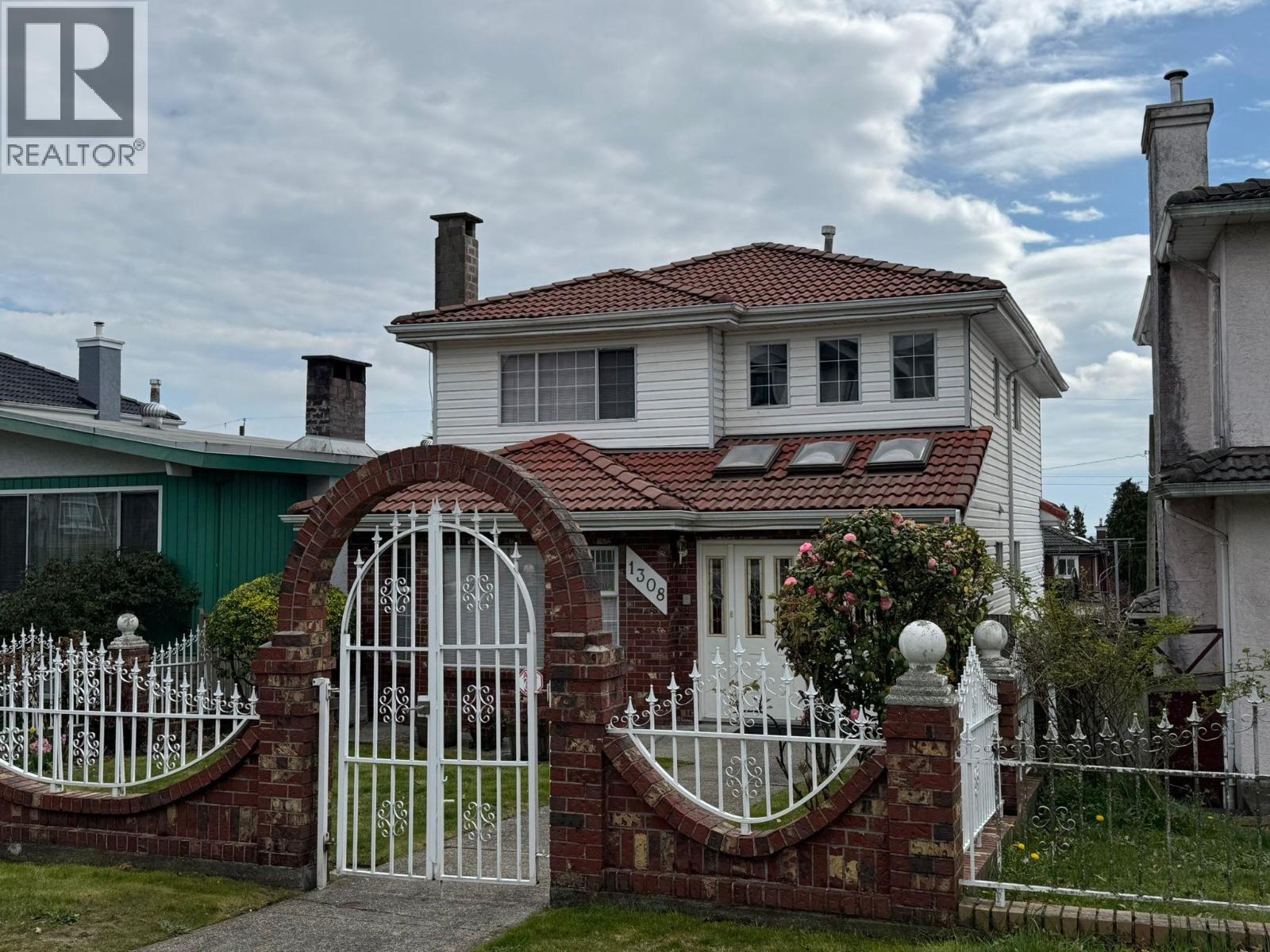 1308 E 62nd Avenue, Vancouver, British Columbia  V5X 2H5 - Photo 1 - R3114413