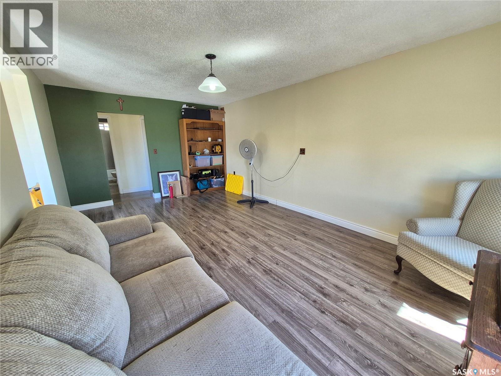 Key West Quarter, Ogema, Saskatchewan  S0C 1Y0 - Photo 3 - SK033533