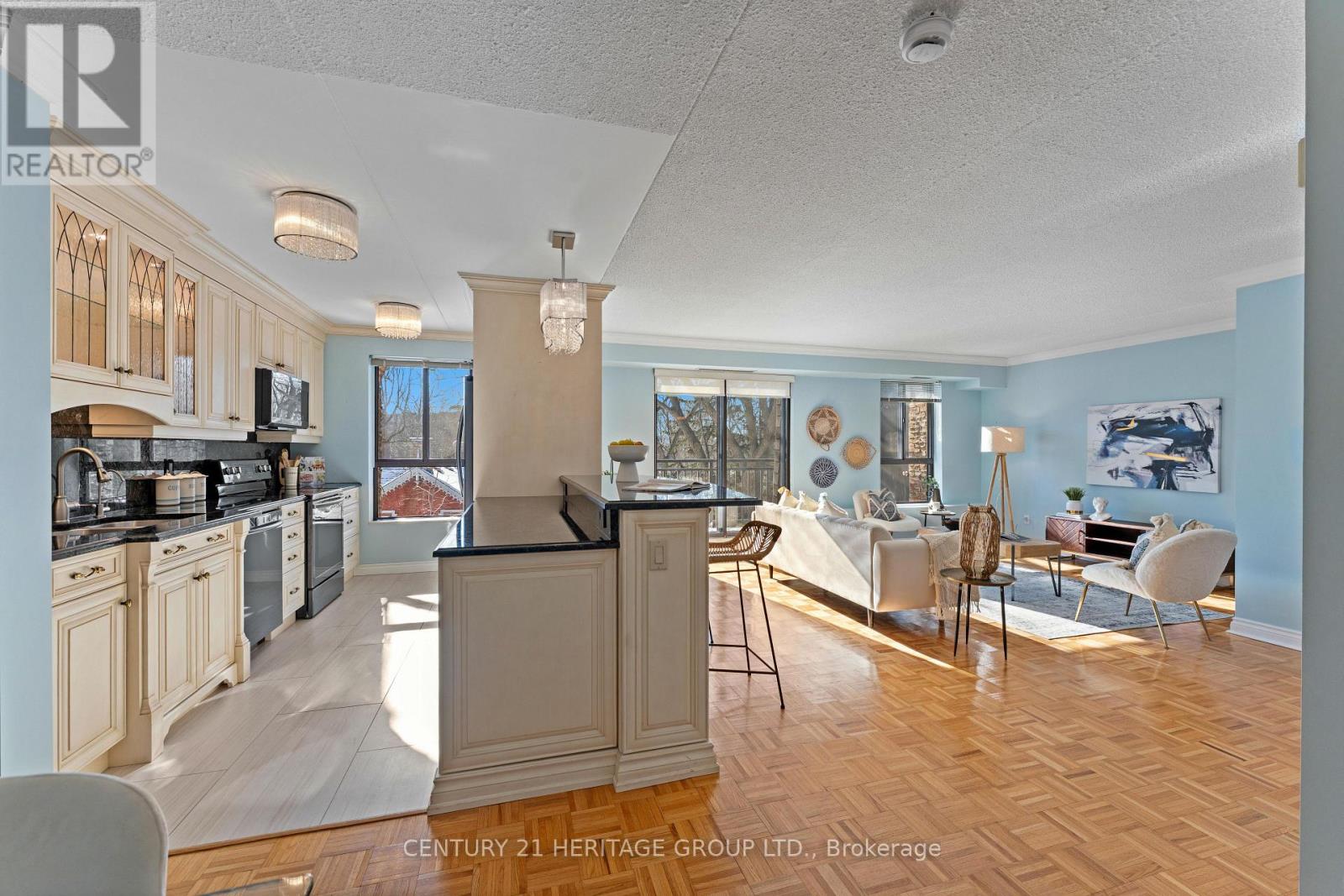 PH 1 - 15390 YONGE STREET, Aurora, Ontario