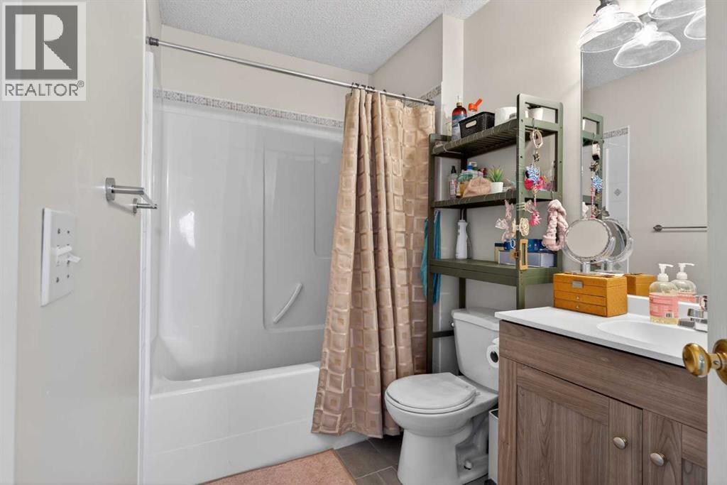 42 Hamptons Link Nw, Calgary, Alberta  T3A 5V9 - Photo 32 - A2281569