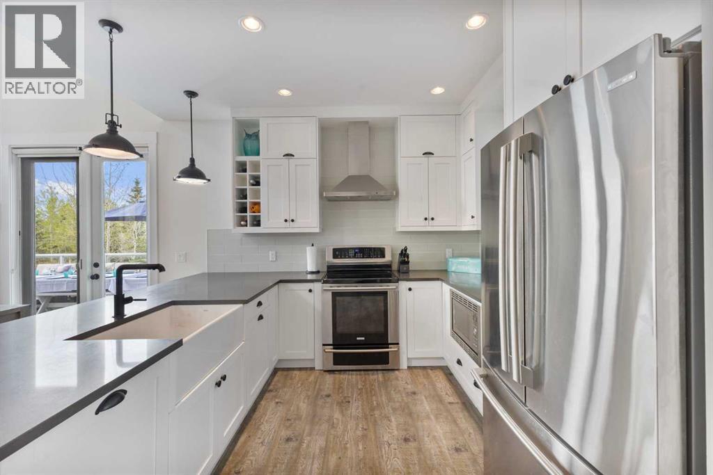 332 Cottageclub Way, Rural Rocky View County, Alberta  T4C 1C3 - Photo 6 - A2293703