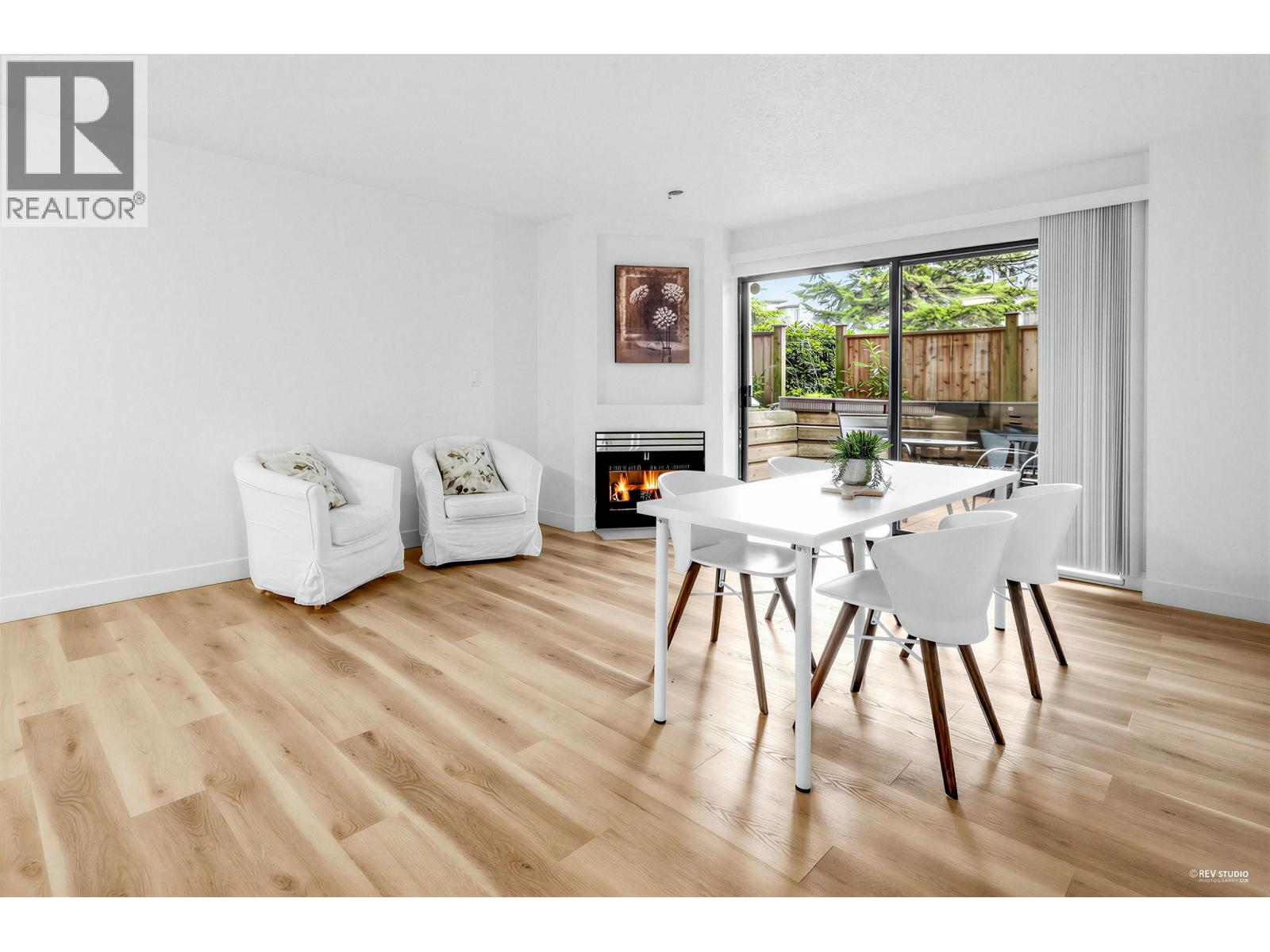 107 2925 Glen Drive, Coquitlam, British Columbia  V3B 7H9 - Photo 3 - R3087317