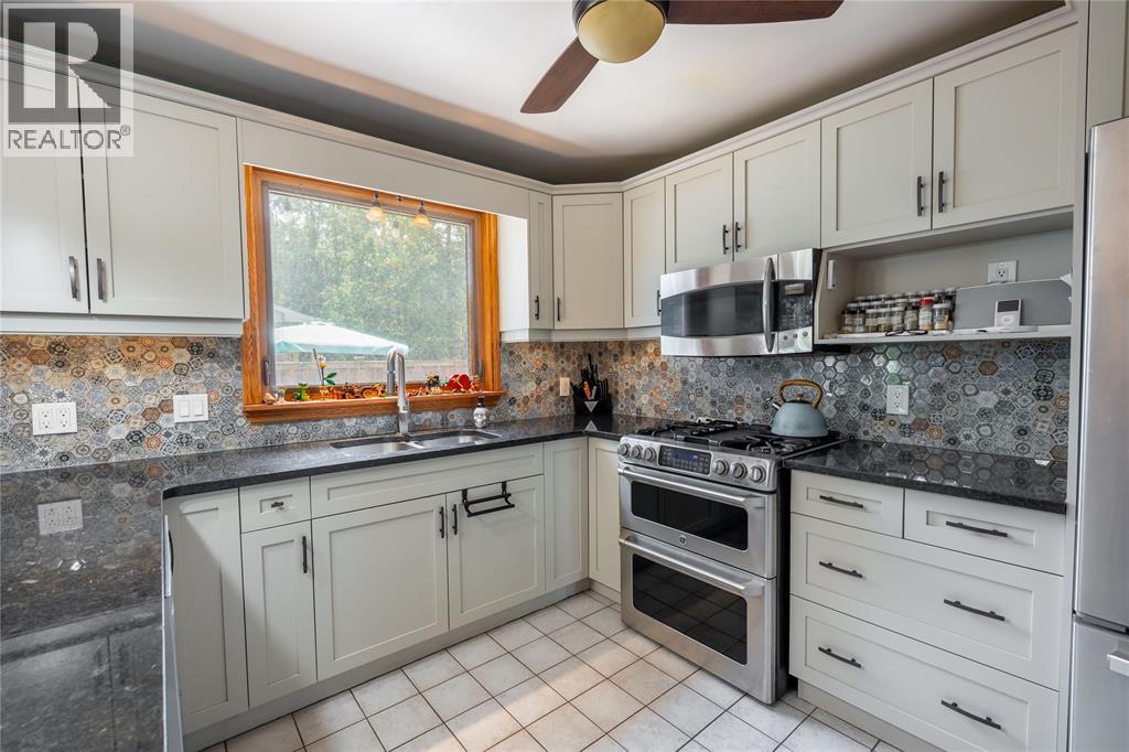 601 Lakeshore Road, Sarnia, Ontario  N7V 2S8 - Photo 11 - 25028948