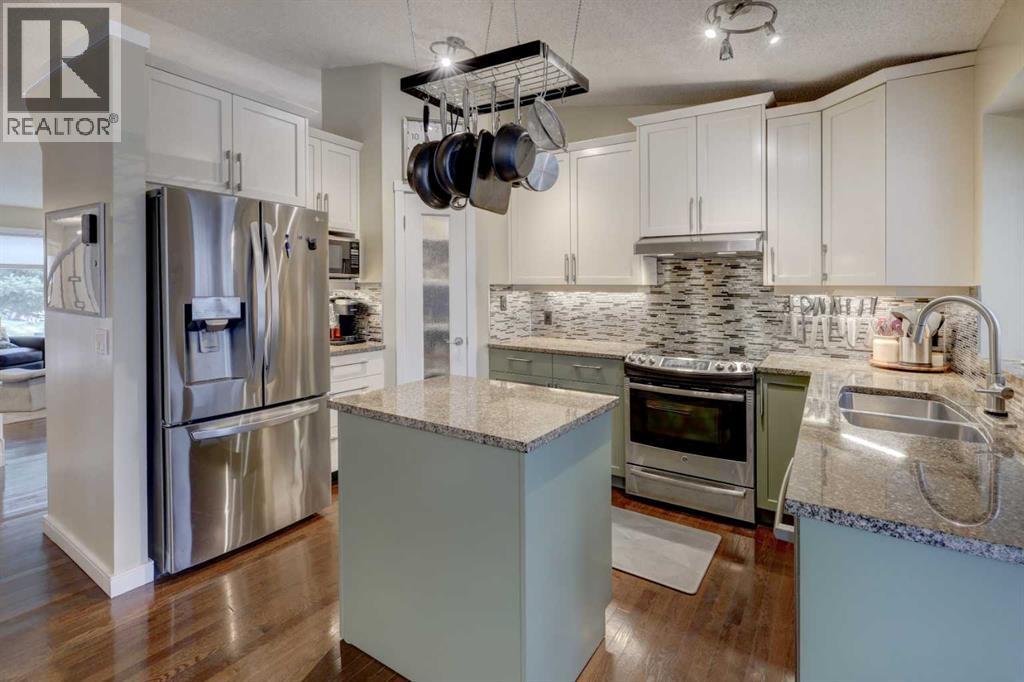 19 Riverstone Crescent SE, Calgary, Alberta  T2C 4A4 - Photo 7 - A2301777