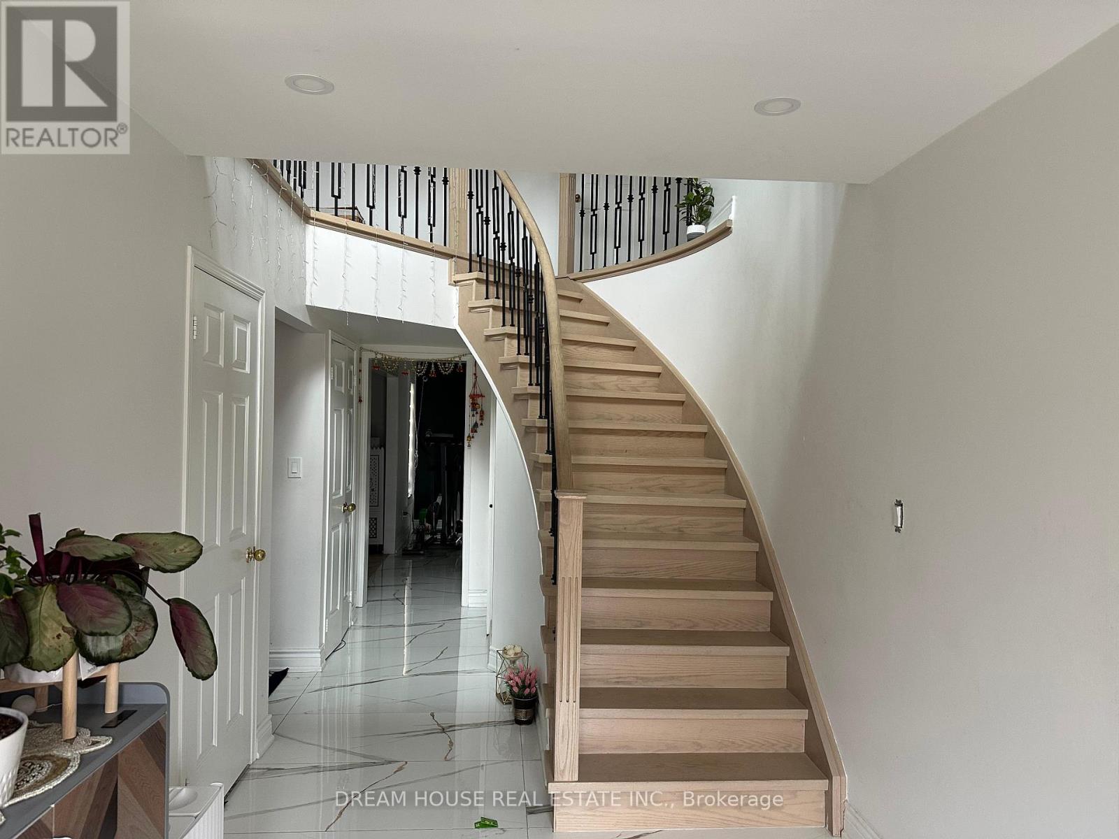 20 Harold Street, Whitby, Ontario  L1N 8Z7 - Photo 3 - E13032972