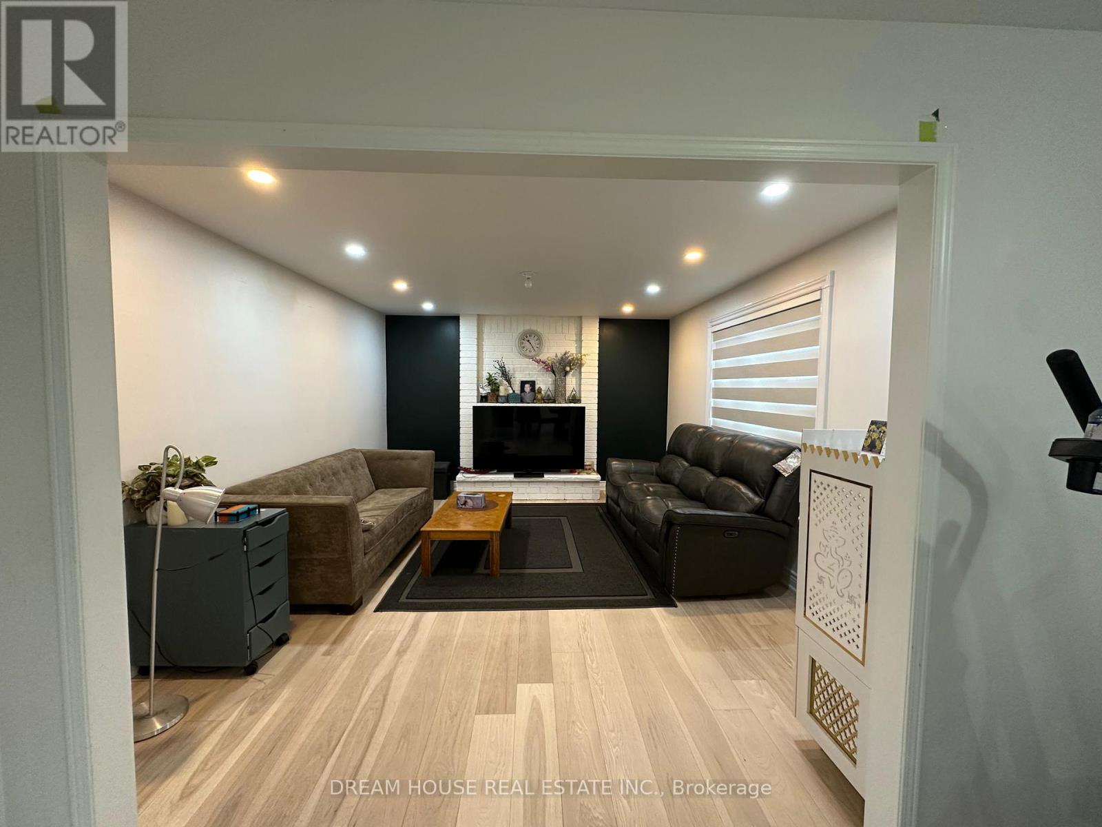 20 Harold Street, Whitby, Ontario  L1N 8Z7 - Photo 4 - E13032972