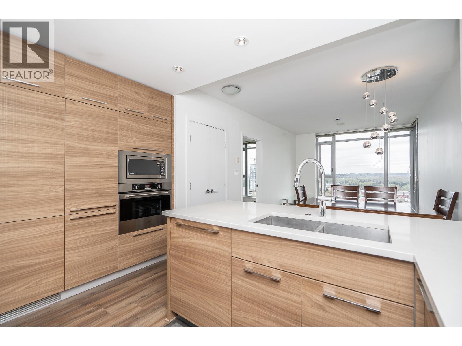 2501 1188 Pinetree Way, Coquitlam, British Columbia  V3B 0K9 - Photo 3 - R3114846