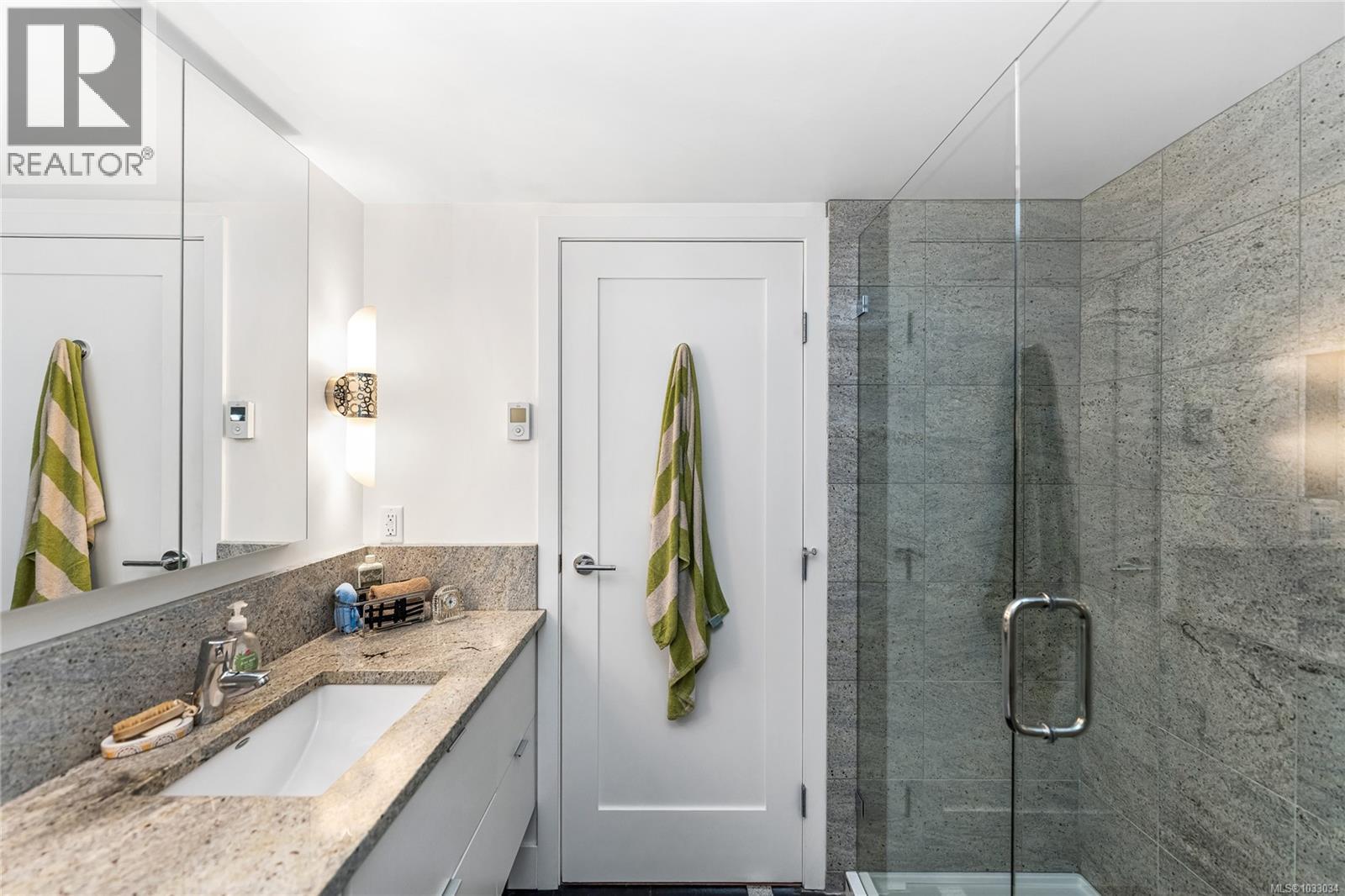 205 2910 Cook St, Victoria, British Columbia  V8T 3S7 - Photo 17 - 1033034