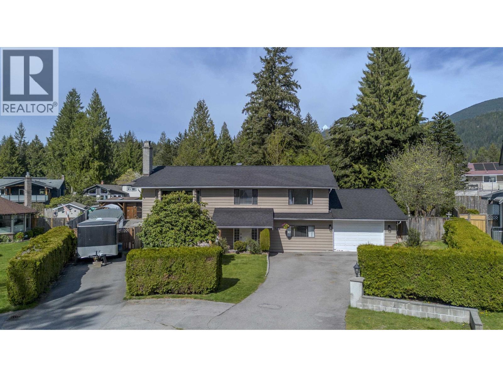 2541 Montrose Way, Squamish, British Columbia  V0N 1T0 - Photo 2 - R3114773