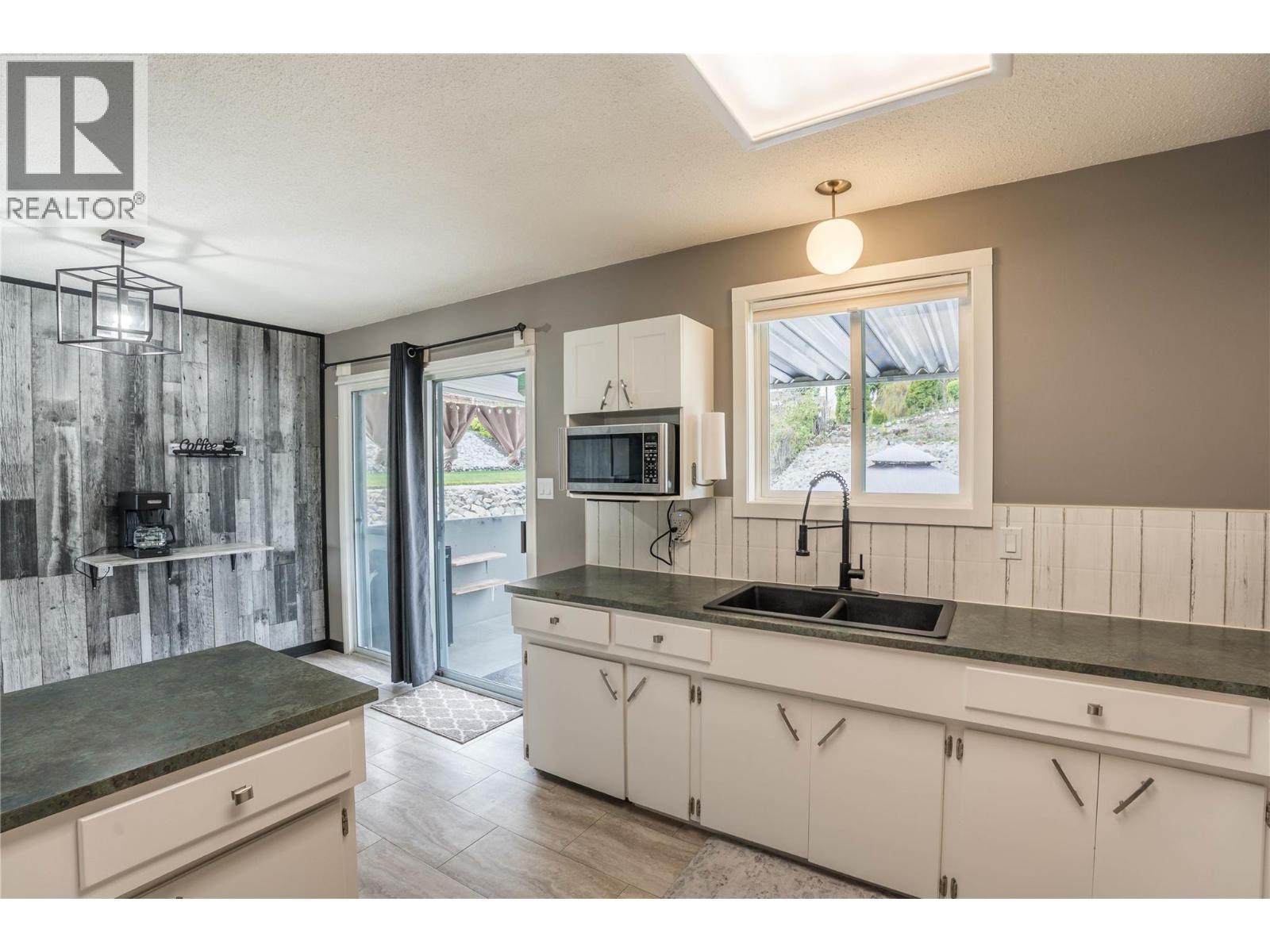 12408 Campbell Crescent, Summerland, British Columbia  V0H 1Z0 - Photo 9 - 10384078