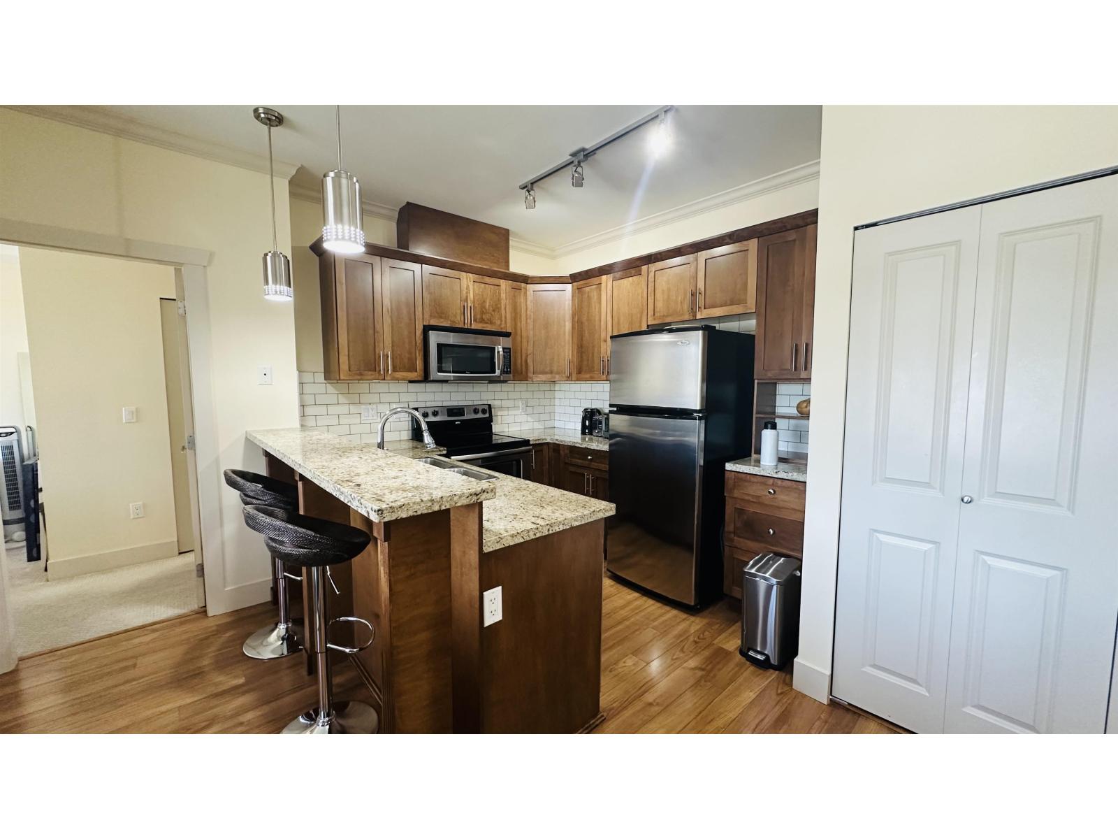 411 8168 120a Street, Surrey, British Columbia  V3W 3P3 - Photo 3 - R3114818