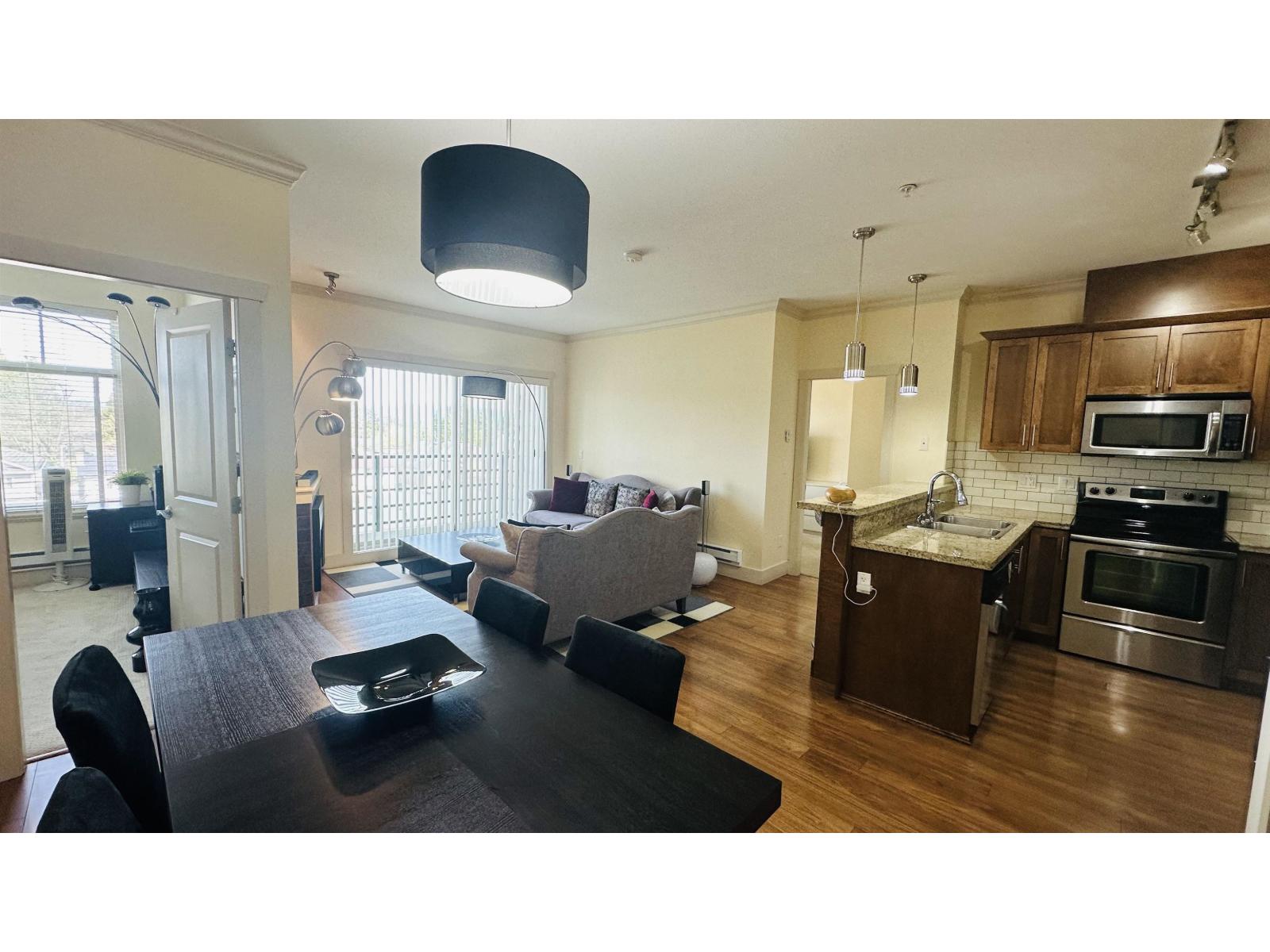 411 8168 120a Street, Surrey, British Columbia  V3W 3P3 - Photo 2 - R3114818