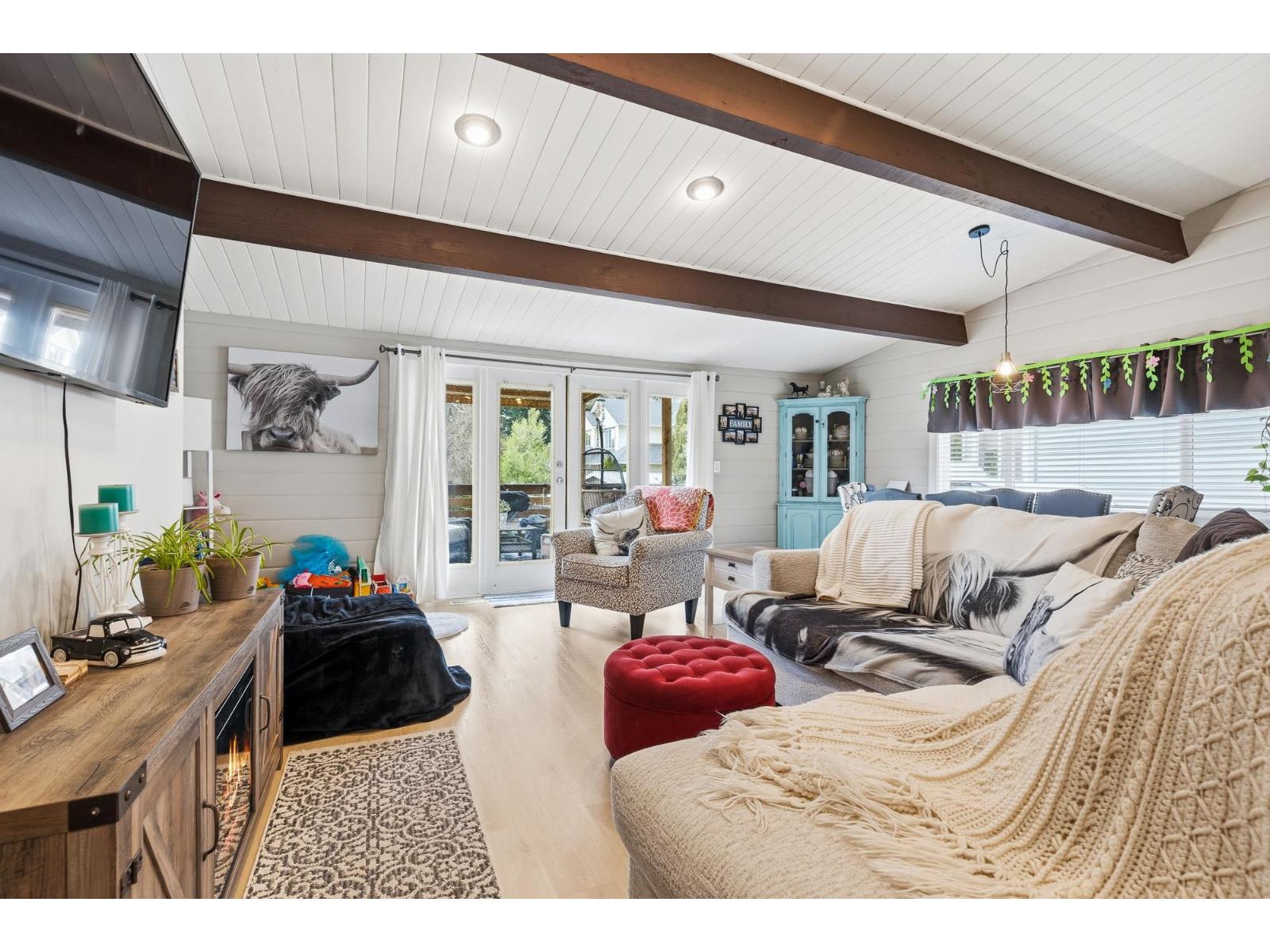 5565 Peach Road, Sardis South, Chilliwack, British Columbia  V2R 5L9 - Photo 3 - R3114086