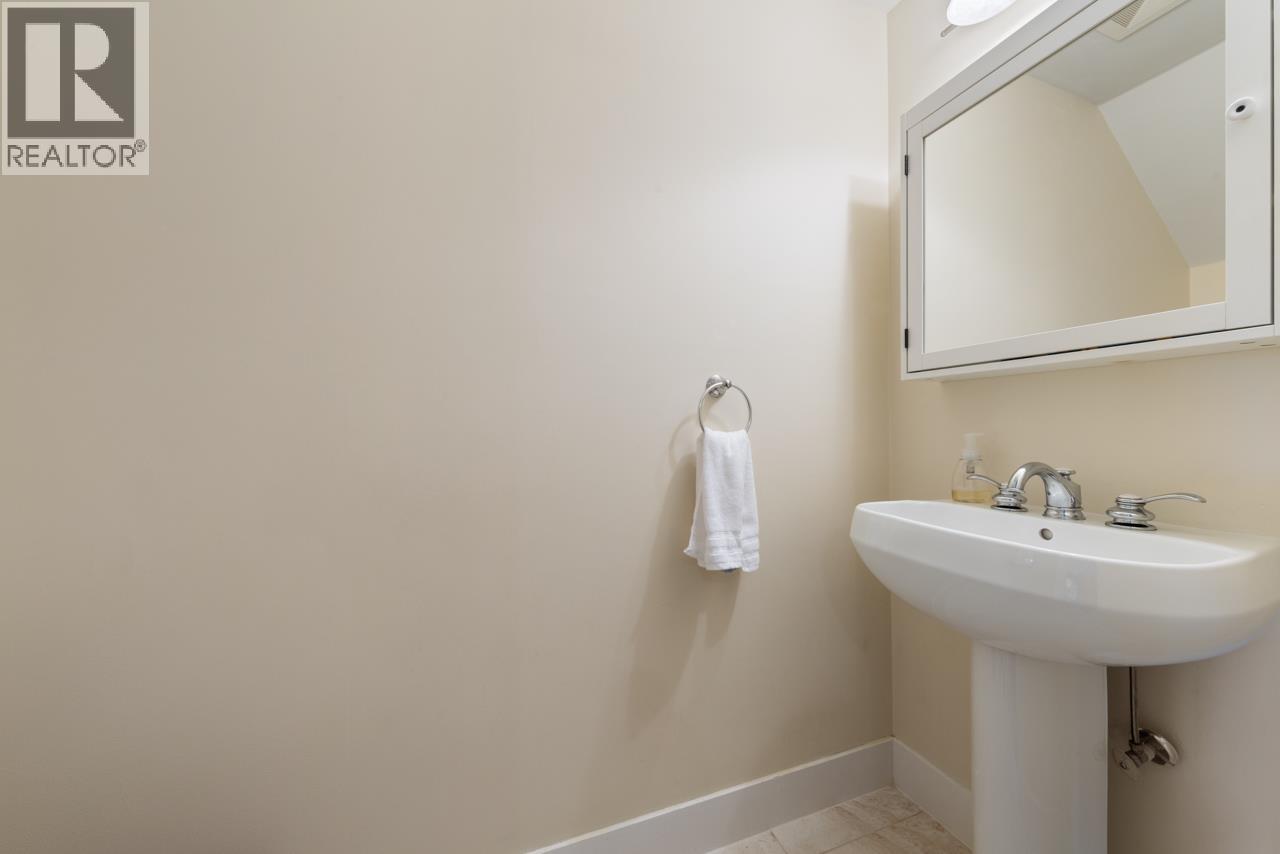 210 4458 Albert Street, Burnaby, British Columbia  V5C 2G2 - Photo 15 - R3108324