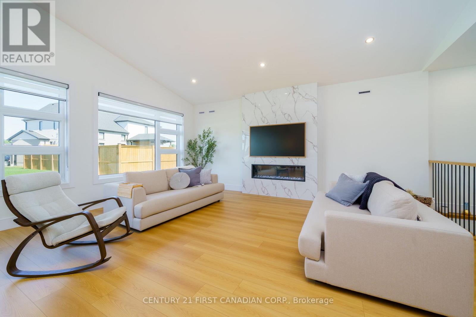 17 Sheldabren Street, North Middlesex, Ontario  N0M 1A0 - Photo 11 - X13033050