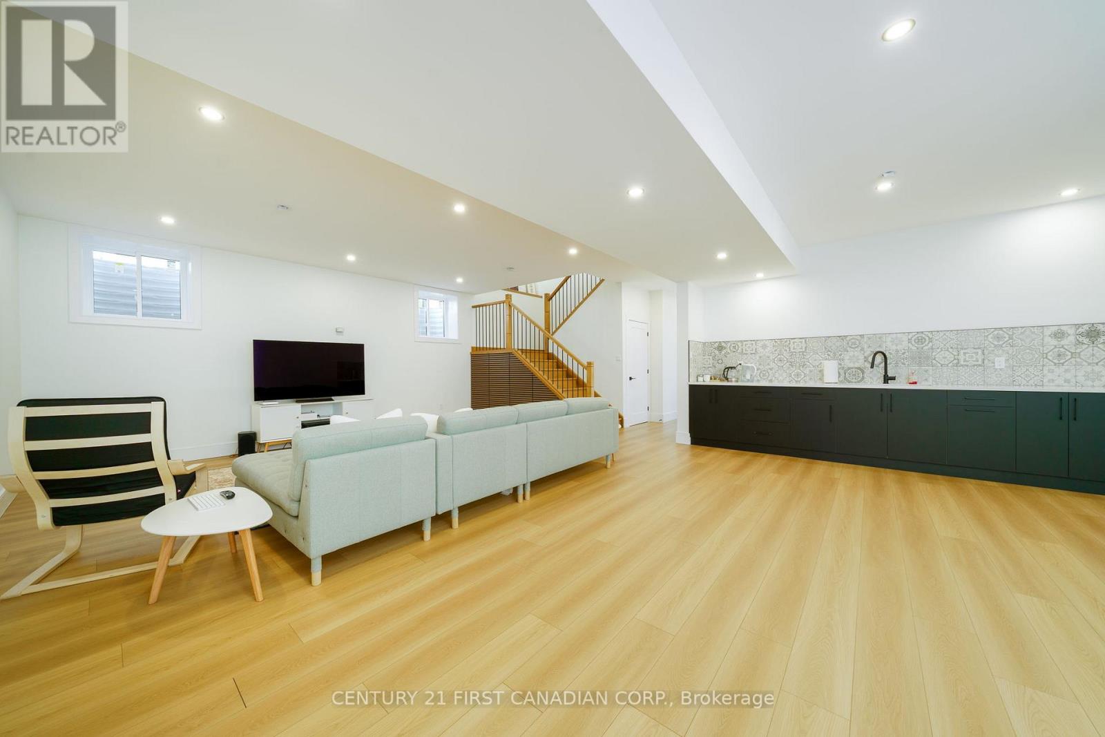 17 Sheldabren Street, North Middlesex, Ontario  N0M 1A0 - Photo 18 - X13033050