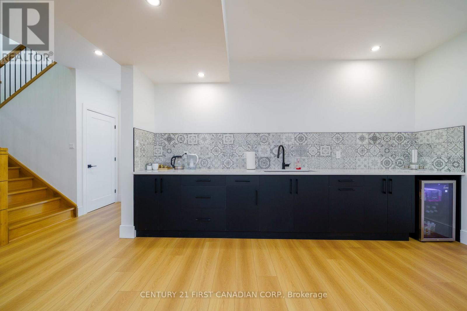 17 Sheldabren Street, North Middlesex, Ontario  N0M 1A0 - Photo 19 - X13033050