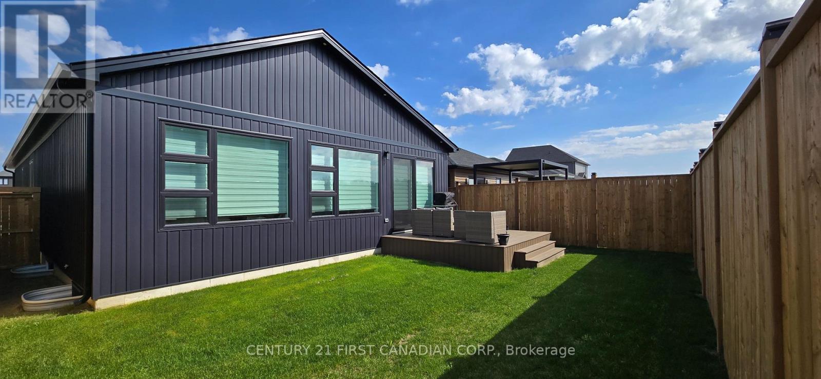 17 Sheldabren Street, North Middlesex, Ontario  N0M 1A0 - Photo 27 - X13033050